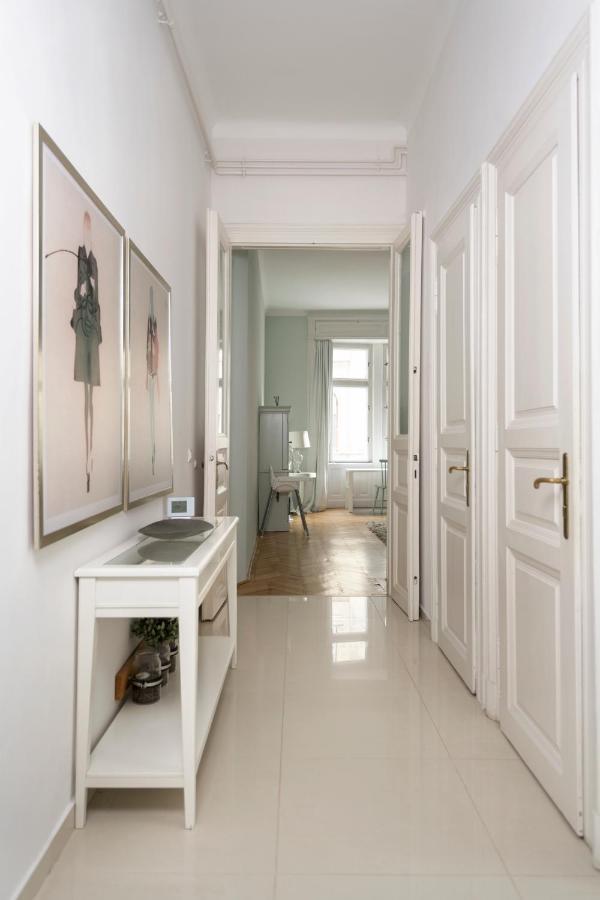 Jettsetter Luxury Apartment By Andrassy Ave & Opera Budapest Exterior photo
